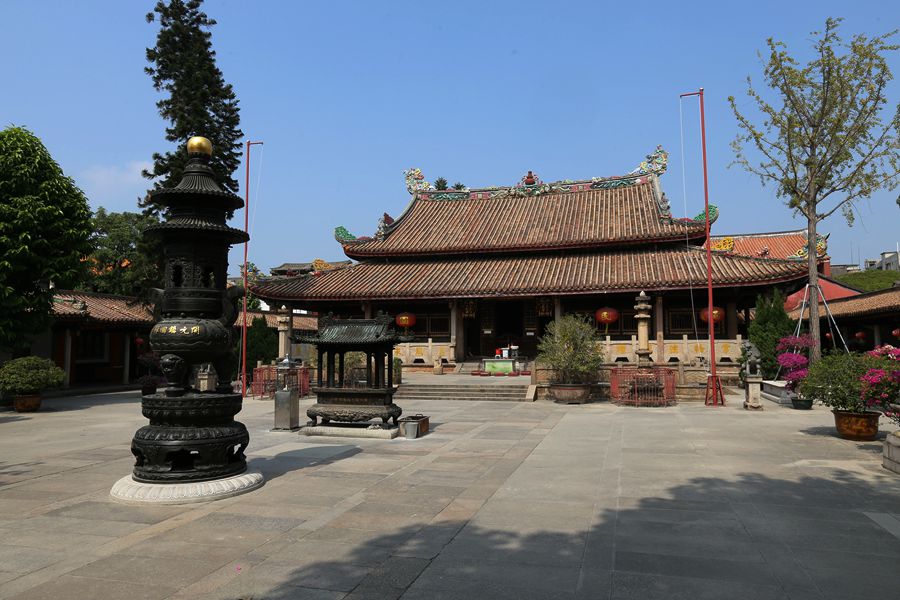 在潮州市区中心牌坊街边上,有一座千年古寺——潮州开元寺.