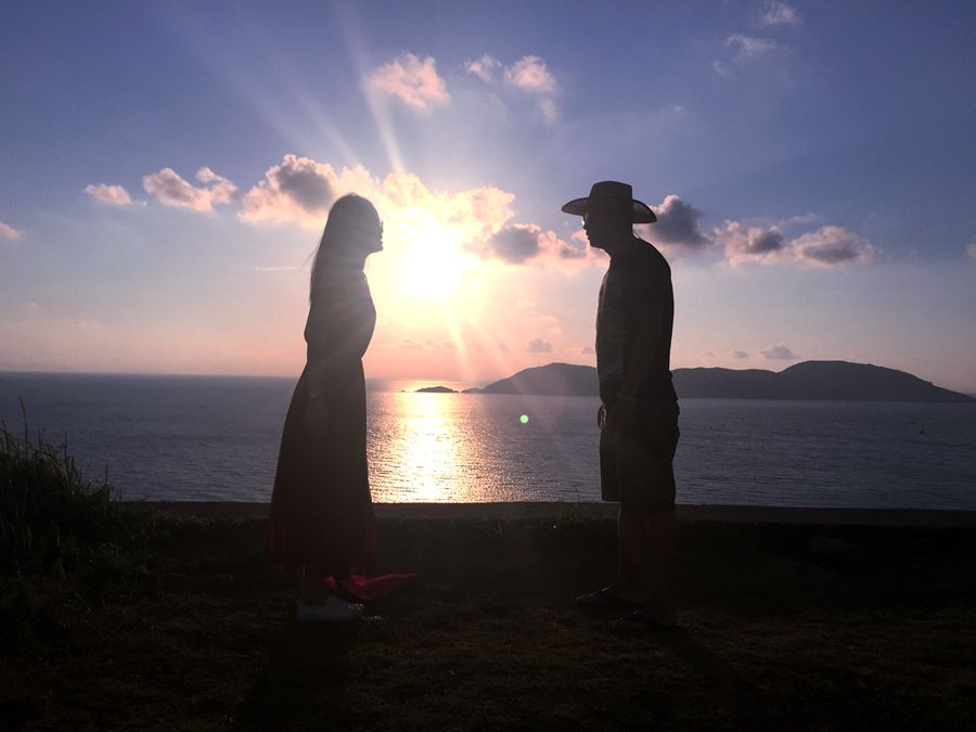 最浪漫的就是与爱人携手去海上看夕阳