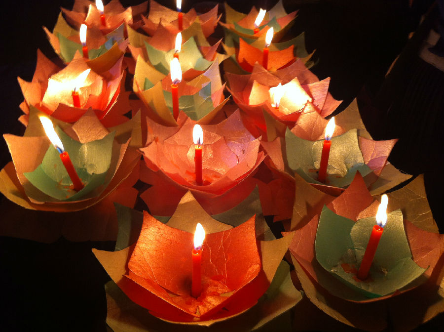 愿今夜爱我的人和我爱的人一起分享这小城许愿灯带给我的生日礼物