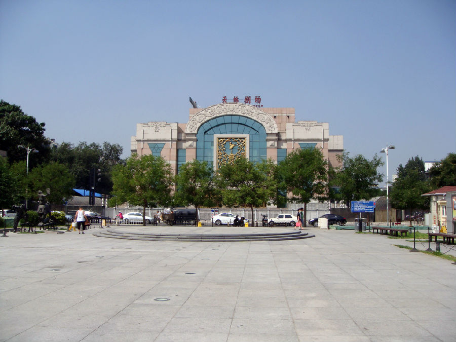 天桥市民文化广场天桥的标志性建筑------四面钟我对"天桥八大怪"的