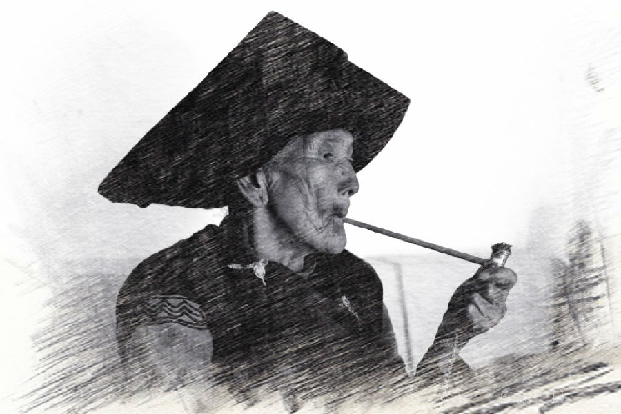 (作者:似水流年,沉沦为谁)脸上道道沟壑是岁月刻刀的无情掠过的痕迹