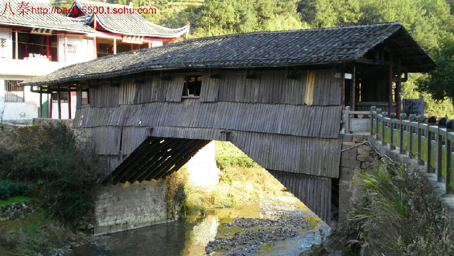 &nbsp;&nbsp;&nbsp;&nbsp;回澜桥,木拱廊桥,位于寿宁南阳镇南阳村.
