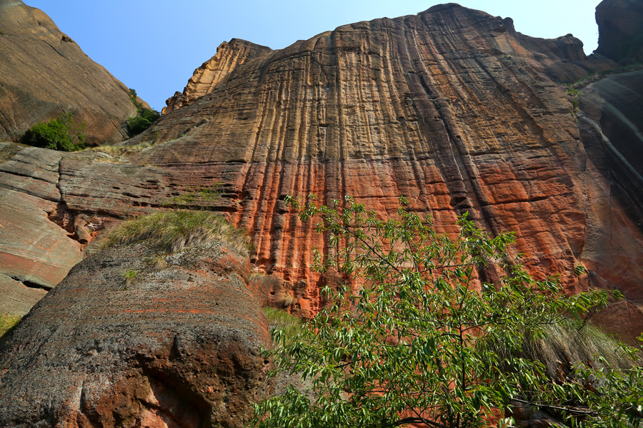 湖南崀山,广东丹霞山,福建泰宁,贵州赤水,浙江江郎山等丹霞地貌一起