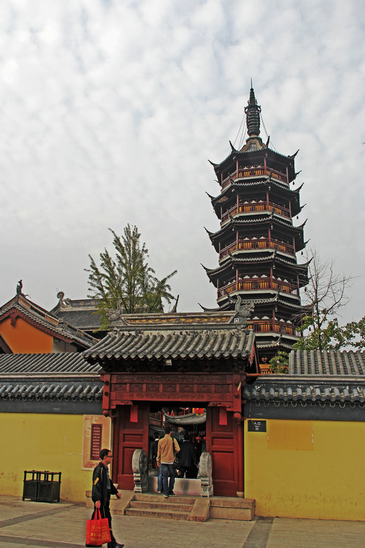 妙光塔下南禅寺,水巷风光望湖门