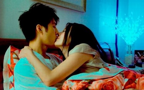 李彩桦首次拍长达三十多秒的接吻戏,她笑言终于遇到&ldquo;合嘴形&