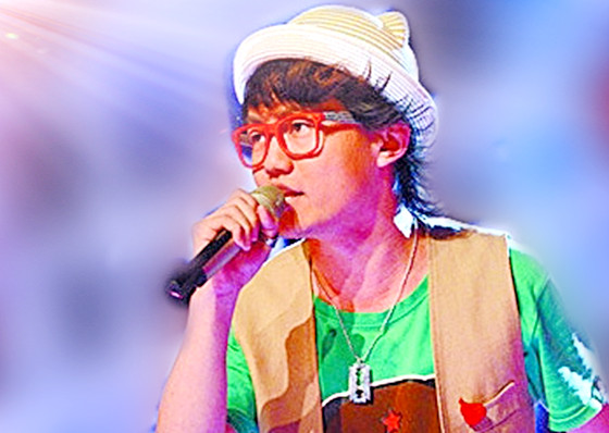 不少观众认出丁克森是2006年"绝对唱响"全国亚军丁晨后,将他打入身份