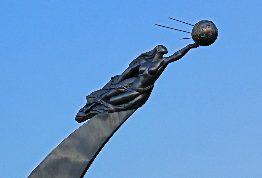 掠影西昌月亮城,火炬广场晚霞红--4月川南游之六