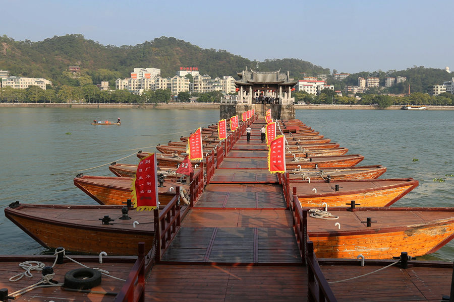 实拍:世界上第一座启闭式浮桥